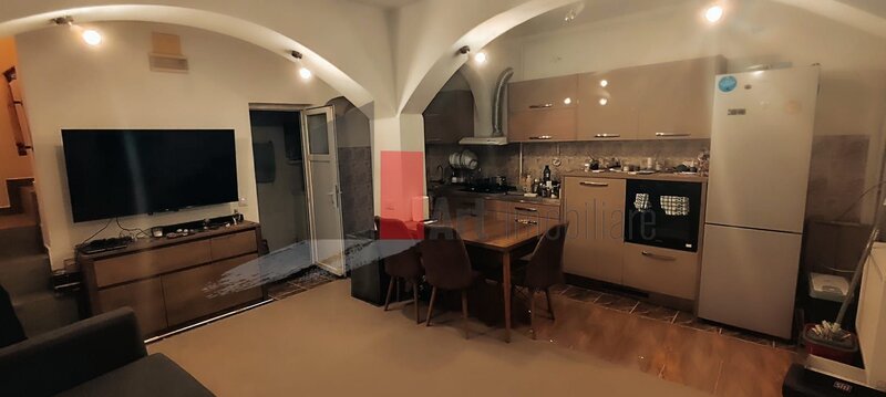 Piata Rosetti, casa Yeni, constructie 2002, finisata complet