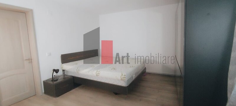 Piata Rosetti, casa Yeni, constructie 2002, finisata complet