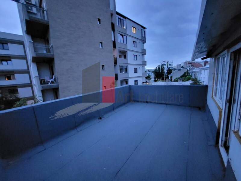 Piata Rosetti, casa Yeni, constructie 2002, finisata complet