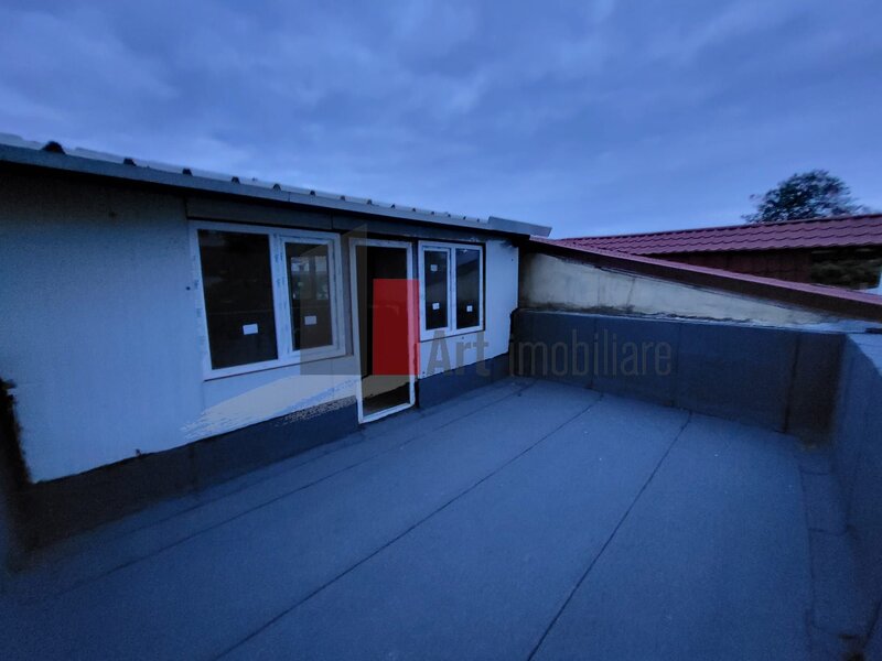 Piata Rosetti, casa Yeni, constructie 2002, finisata complet